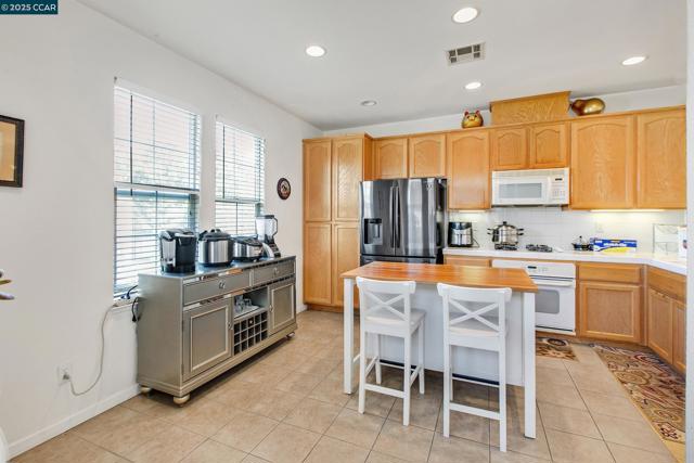 5349 EAGLE COURT, Richmond CA: https://media.crmls.org/mediaz/1ee37436-05cf-4520-b9f3-ead07c51c359.jpg