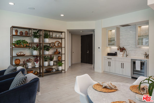 10490 Wilshire Boulevard, Los Angeles CA: https://media.crmls.org/mediaz/1ee39c0e-7cf7-43fa-9506-7cde29cbb667.jpg
