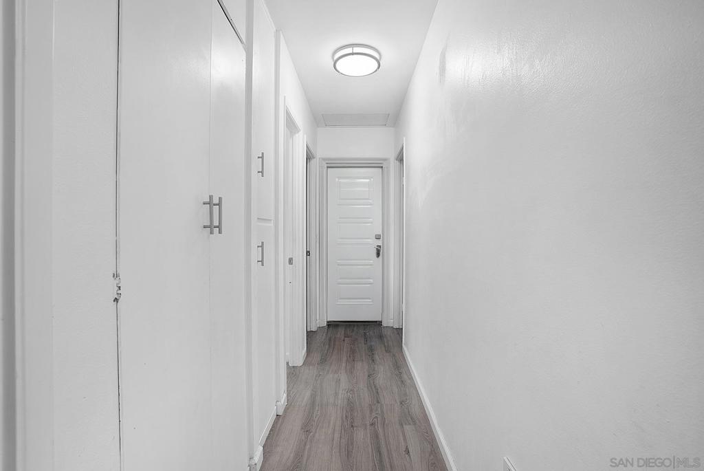 https://media.crmls.org/mediaz/1ee3df40-282e-4b0f-bf4a-cb0f070eea24.jpg?preset=X-Large