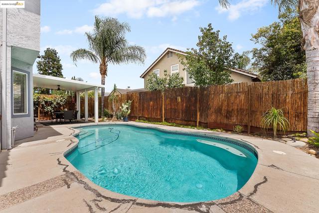 20 Goldmeadow Ct, Brentwood CA: https://media.crmls.org/mediaz/1ee43a4e-f033-4eab-a75f-dce88b9548a6.jpg