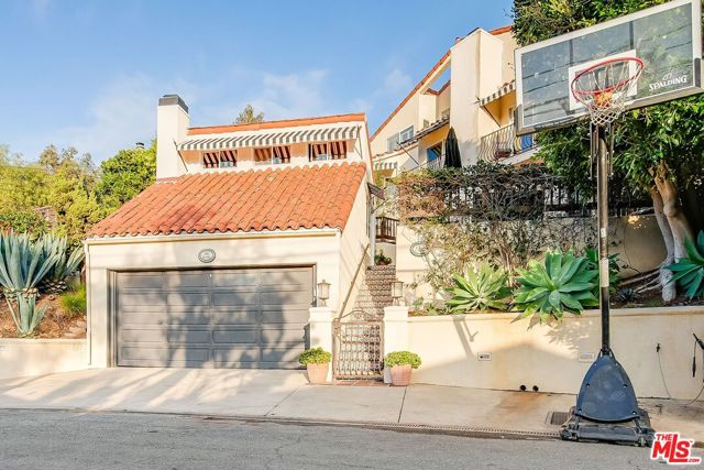 2880 Searidge Street, Malibu CA: https://media.crmls.org/mediaz/1ee45566-eb55-4c83-9547-833ac4de70d2.jpg