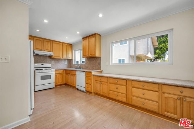 5215 Sepulveda Boulevard, 8B photo 8