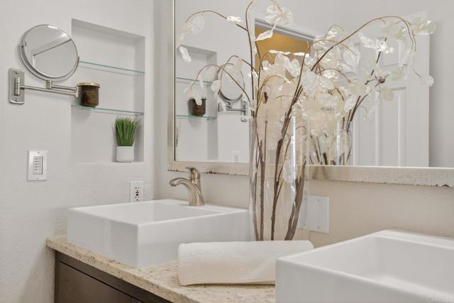 Detail Gallery Image 33 of 55 For 2021 Carnegie Ln #APT 7,  Redondo Beach,  CA 90278 - 3 Beds | 2/1 Baths