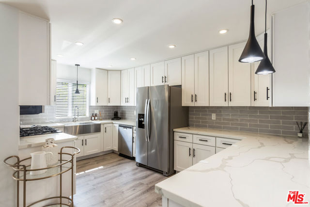 11828 Goshen Avenue, Los Angeles CA: https://media.crmls.org/mediaz/1ee4d321-9dd3-4604-991d-e3d0caeb42f6.jpg