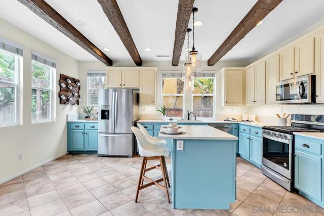 1531 Quiet Trail Dr, Chula Vista CA: https://media.crmls.org/mediaz/1ee5226e-06c5-4229-89aa-7b2067231eef.jpg