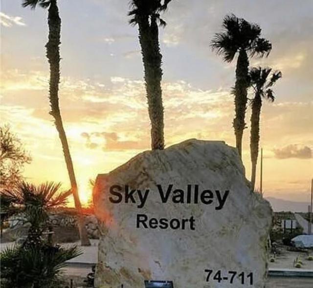 74711 Dillon Rd Spc 746, Desert Hot Springs CA: https://media.crmls.org/mediaz/1ee58fbb-74d1-47d8-a1e1-676544303871.jpg
