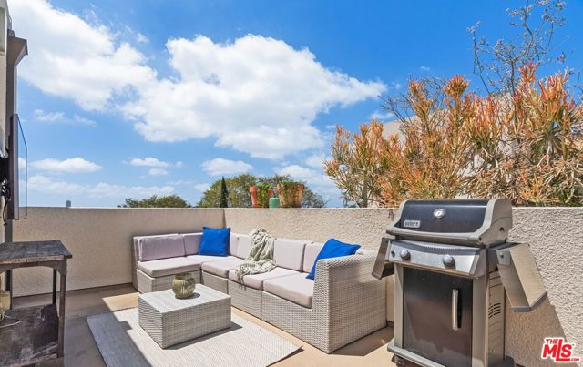 944 N Stanley Avenue, West Hollywood CA: https://media.crmls.org/mediaz/1ee619a1-935f-4473-b3c3-3aac17669601.jpg