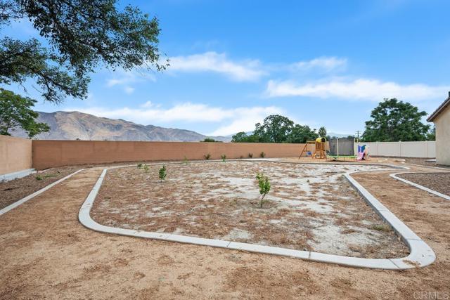 Detail Gallery Image 7 of 11 For 475 W Camellia Way, San Jacinto,  CA 92583 - 5 Beds | 2/1 Baths