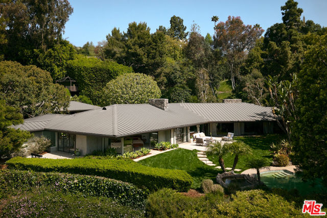 1117 N Beverly Drive, Beverly Hills CA: https://media.crmls.org/mediaz/1ee741bd-87c7-4bae-ba3a-69e8140d4cd2.jpg