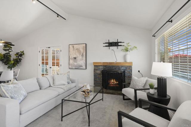 Detail Gallery Image 5 of 20 For 157 Belfast Gln, Escondido,  CA 92027 - 3 Beds | 2 Baths