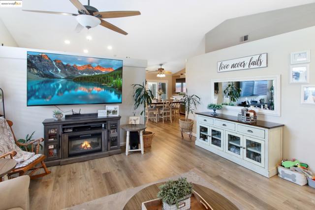 3050 Browning Ct, Brentwood CA: https://media.crmls.org/mediaz/1ee8020f-8f4a-4855-b7cf-83eb05d4c1cc.jpg