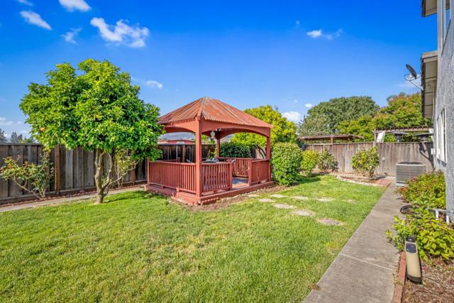 9082 Spencer Court, Gilroy CA: https://media.crmls.org/mediaz/1ee80bbf-60f5-4d9f-8105-7ffd7b0cb778.jpg