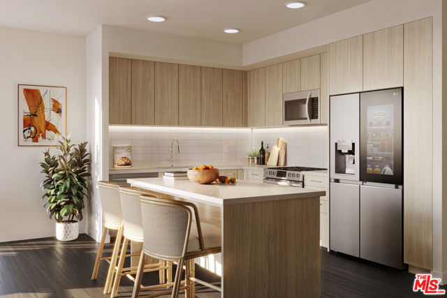 12121 W Olympic Boulevard, Los Angeles CA: https://media.crmls.org/mediaz/1ee8af30-aeef-44f4-a1a5-87bf1c0288c4.jpg