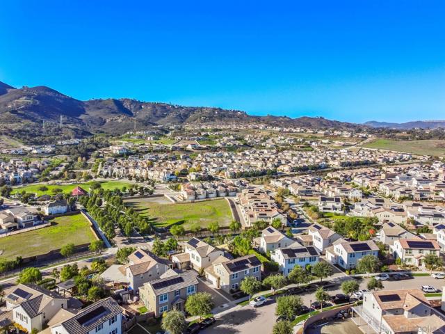 2769 Overlook Point Dr, Escondido CA: https://media.crmls.org/mediaz/1ee8e96d-74a8-444a-9933-4b21683b311d.jpg