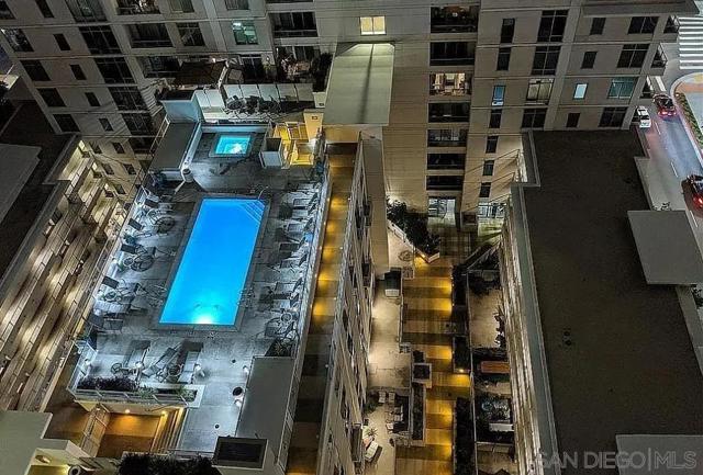 425 W Beech St, San Diego CA: https://media.crmls.org/mediaz/1ee8f4ff-727f-49c1-b9ca-14e29870746a.jpg