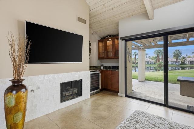 444 Sunningdale Drive, Rancho Mirage CA: https://media.crmls.org/mediaz/1ee8ff27-2d9e-4f55-9b13-2ec50be049cb.jpg