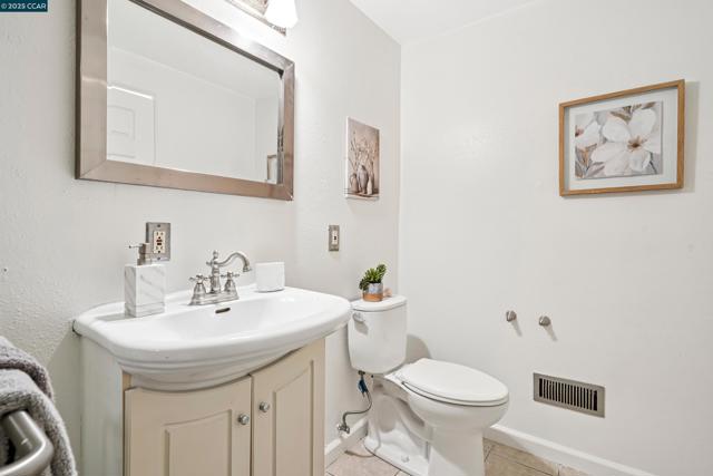 2838 Loma Vista Ave, Concord CA: https://media.crmls.org/mediaz/1ee96656-9c3d-41b8-bb3e-b8aaef68c443.jpg