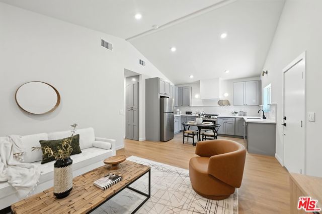 15727 Hartsook Street, Encino CA: https://media.crmls.org/mediaz/1ee9c04a-977c-49c2-9f19-a1a8d8bed267.jpg