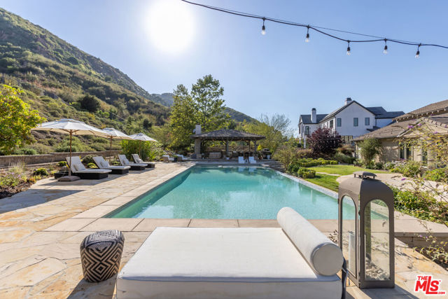 2052 Shadow Creek Drive, Agoura Hills CA: https://media.crmls.org/mediaz/1ee9e0f6-19c3-44b9-877e-e2d7b52396d4.jpg