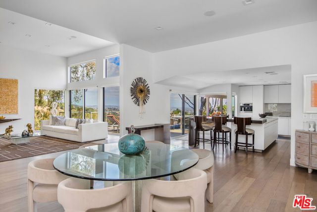 2600 Carman Crest Drive, Los Angeles CA: https://media.crmls.org/mediaz/1eea0a2f-6965-48dd-bc0b-c8d988bb6c5f.jpg