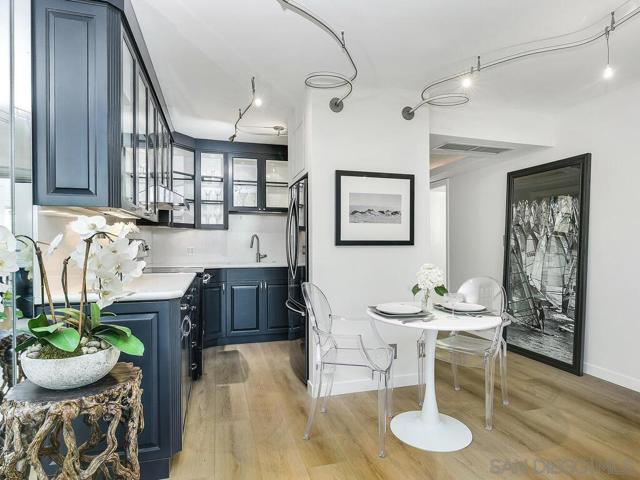 1720 Avenida del Mundo, Coronado CA: https://media.crmls.org/mediaz/1eea1968-f696-4eac-8d8f-c0e4c723b842.jpg