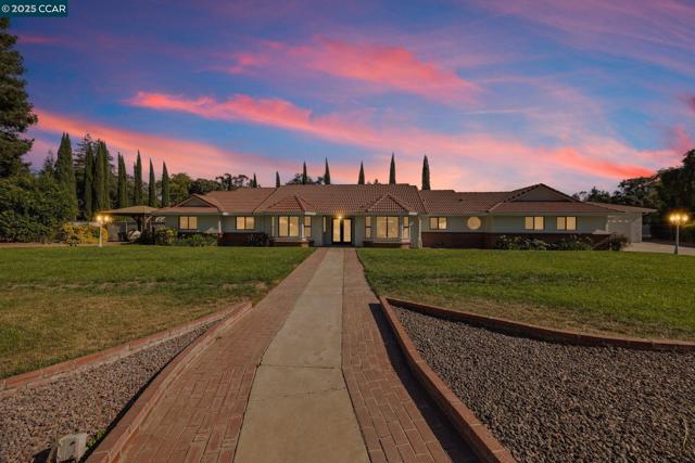 9822 Doyle Ct, Stockton CA: https://media.crmls.org/mediaz/1eea34af-1744-44ff-82b5-60465727bb5e.jpg