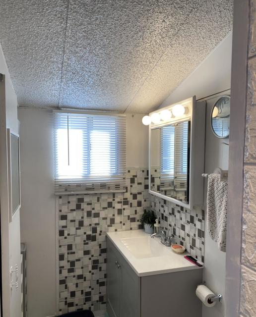 1425 E Madison Ave E, El Cajon CA: https://media.crmls.org/mediaz/1eea6826-143c-44ae-a384-7c597284b163.jpg