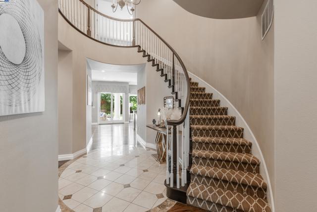 5633 Selena Ct, Pleasanton CA: https://media.crmls.org/mediaz/1eeaeae2-d66b-4050-b737-7be16abd91c8.jpg