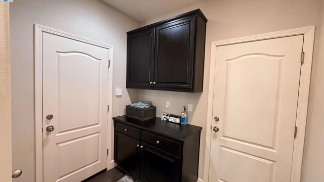 131 Lusitano Way, Gilroy CA: https://media.crmls.org/mediaz/1eeb9a20-1dfc-48ce-93a3-9f9ff935cbcf.jpg