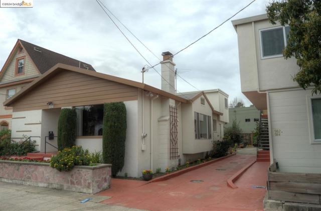Image 18 of 46 For 986 Kains Ave