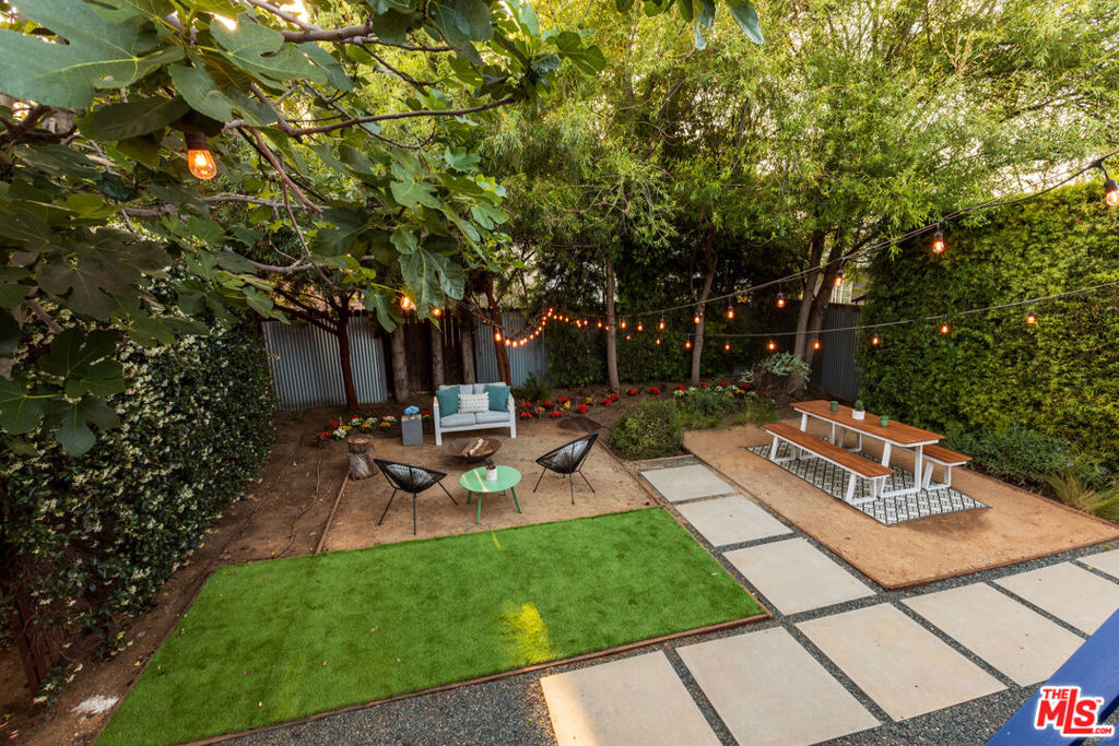 https://media.crmls.org/mediaz/1eeccba1-9fea-484c-a9d2-3e8c2446527f.jpg?preset=X-Large