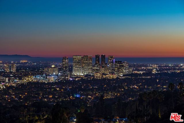 1039 Wallace, Beverly Hills CA: https://media.crmls.org/mediaz/1eed288a-727f-40a5-a05d-11cb67285b17.jpg