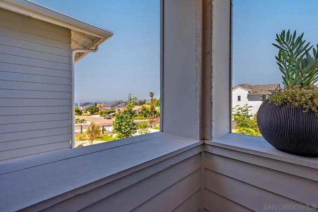1216 Molara Ln, Encinitas CA: https://media.crmls.org/mediaz/1eed6ea7-ae92-44b6-977d-e5ac133b4384.jpg