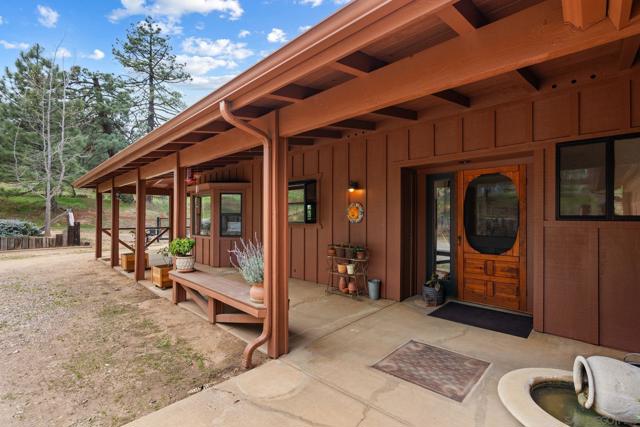 25394 Mesa Grande Rd, Santa Ysabel CA: https://media.crmls.org/mediaz/1eed9aa9-754e-4759-88a2-b10de602e333.jpg