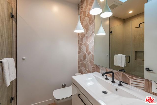 Drew Fenton | 552 Stassi Lane Santa Monica CA | MLS: 7333747