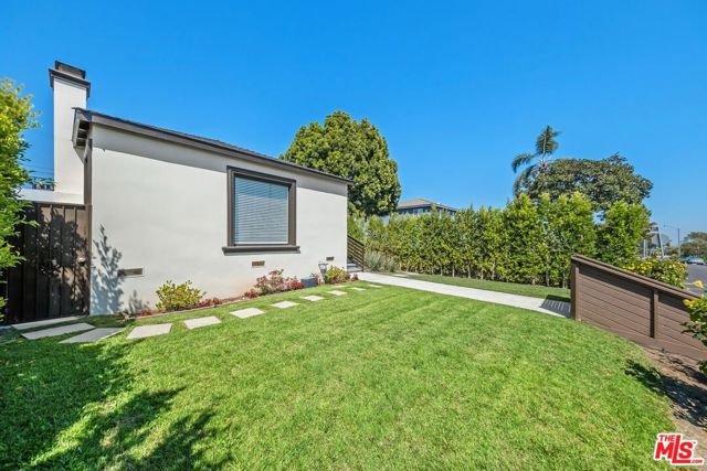 4401 W 58th Place, Los Angeles CA: https://media.crmls.org/mediaz/1eee18e3-1712-411c-ac4f-c7bd33fd9f43.jpg