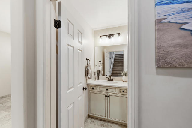 436 Via De La Paz, Palm Desert CA: https://media.crmls.org/mediaz/1eee246e-4e4c-43e7-a708-57dcd20c6954.jpg