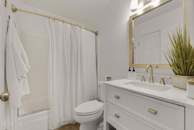 5757 Lake Lindero Drive, Agoura Hills CA: https://media.crmls.org/mediaz/1eee81ff-a8b1-44f6-bcbc-6a73949a4cdb.jpg