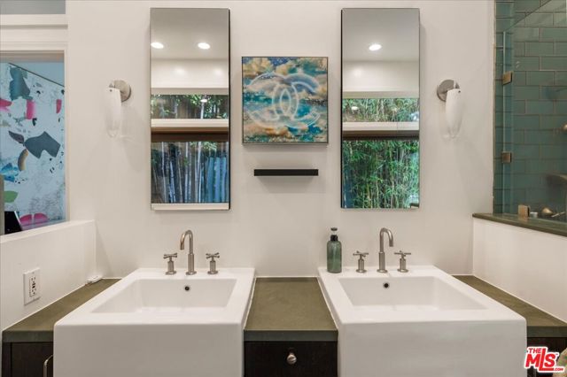 3479 Mandeville Canyon Road, Los Angeles CA: https://media.crmls.org/mediaz/1eeeae2d-8dec-4310-bbd1-7abba3e1b513.jpg