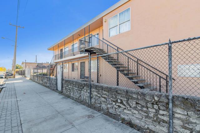 748 Clara Street, Oakland CA: https://media.crmls.org/mediaz/1eef481f-9657-408c-9101-706c6d184323.jpg