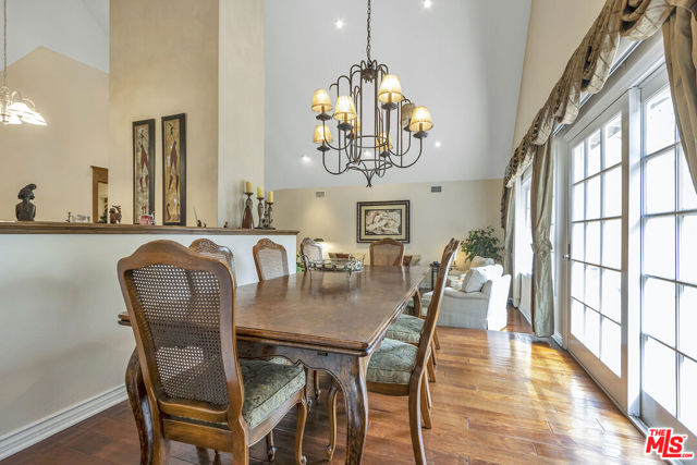 10329 Melvin Avenue, Porter Ranch CA: https://media.crmls.org/mediaz/1eef91fe-6136-4347-ac4f-92de2d1b68d1.jpg