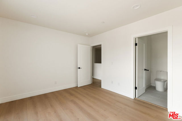 2700 Fletcher Drive, Los Angeles CA: https://media.crmls.org/mediaz/1eefceee-6093-43e7-b549-ff9fb88cbc3e.jpg