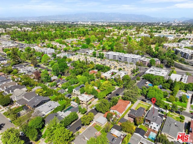 4153 Vantage Avenue, Studio City CA: https://media.crmls.org/mediaz/1eefdea3-c338-490f-a275-b530544c4b62.jpg