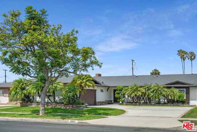 5905 S Chariton Avenue, Los Angeles CA: https://media.crmls.org/mediaz/1ef06d0a-ea8d-40ab-9018-973906a5cb55.jpg