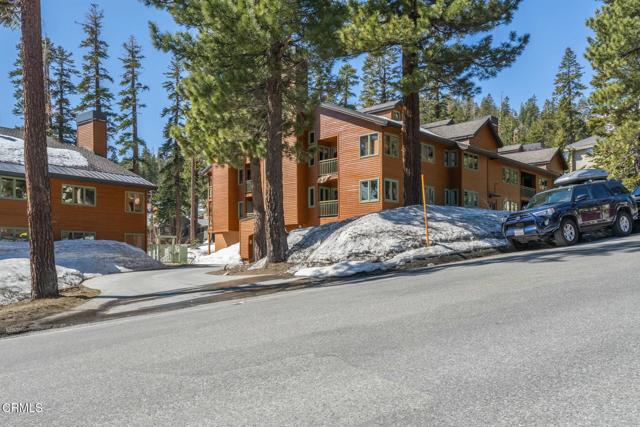 435 Lakeview Boulevard, Mammoth Lakes CA: https://media.crmls.org/mediaz/1ef07c92-896d-4c1a-abfc-bb7741369a38.jpg