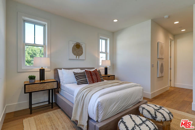 11729 Hartsook Street, Valley Village CA: https://media.crmls.org/mediaz/1ef0e721-c348-49b4-8a56-7f6912b65e19.jpg