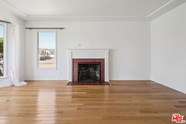 8150 Kenyon Avenue, Los Angeles CA: https://media.crmls.org/mediaz/1ef0f869-95ea-4f0e-bfa1-848667876627.jpg