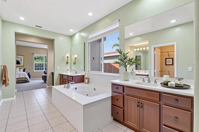 423 Riley Court, Tracy CA: https://media.crmls.org/mediaz/1ef180eb-009b-43b4-a6b7-08715c441eeb.jpg