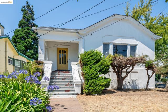 1239 Carleton St, Berkeley CA: https://media.crmls.org/mediaz/1ef1cc2d-3e49-40f8-b2bb-169216bd5a19.jpg