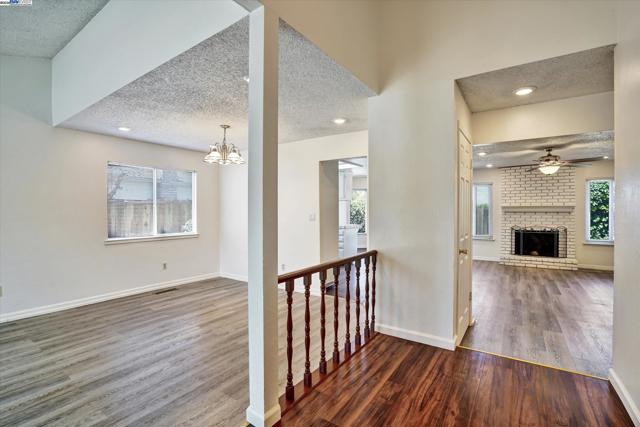 3432 Barmouth Dr, Antioch CA: https://media.crmls.org/mediaz/1ef1e50b-2693-41e3-9416-50ef636836e7.jpg